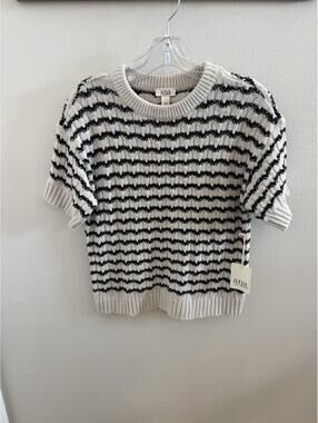 A.N.A Sweater Cream & Black Chevron Patterned Short Sleeve Knit Top Size Small